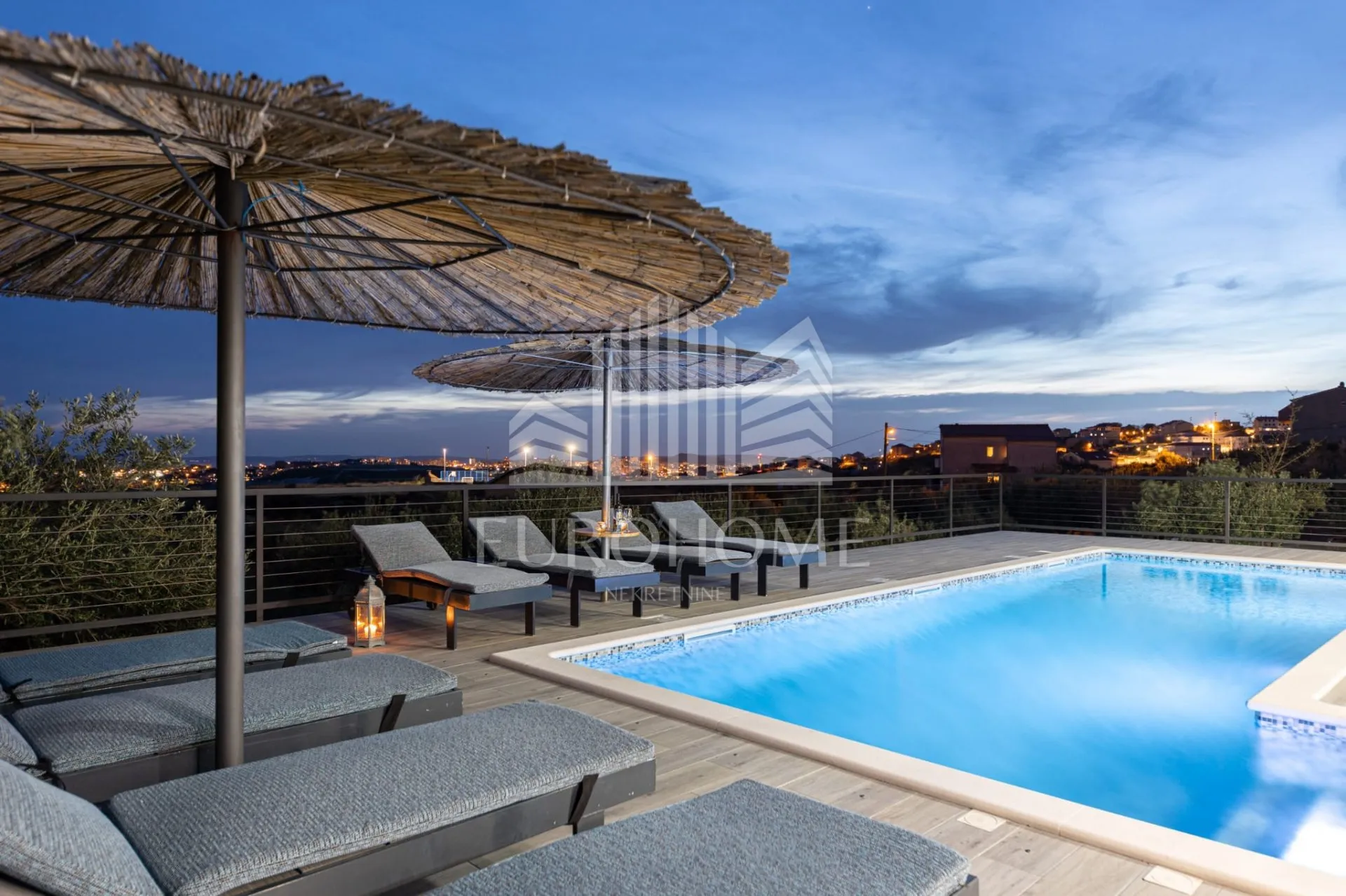 split, impresivna villa, 4 spavaće sobe, 195m2 - slika 41