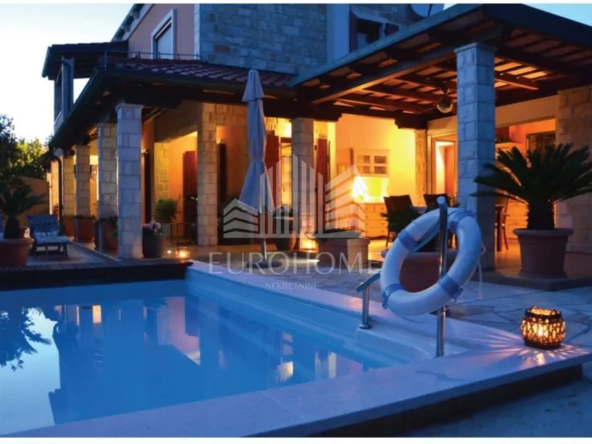 luksuzna vila s bazenom, centar novalje, 250m od mora - slika 6