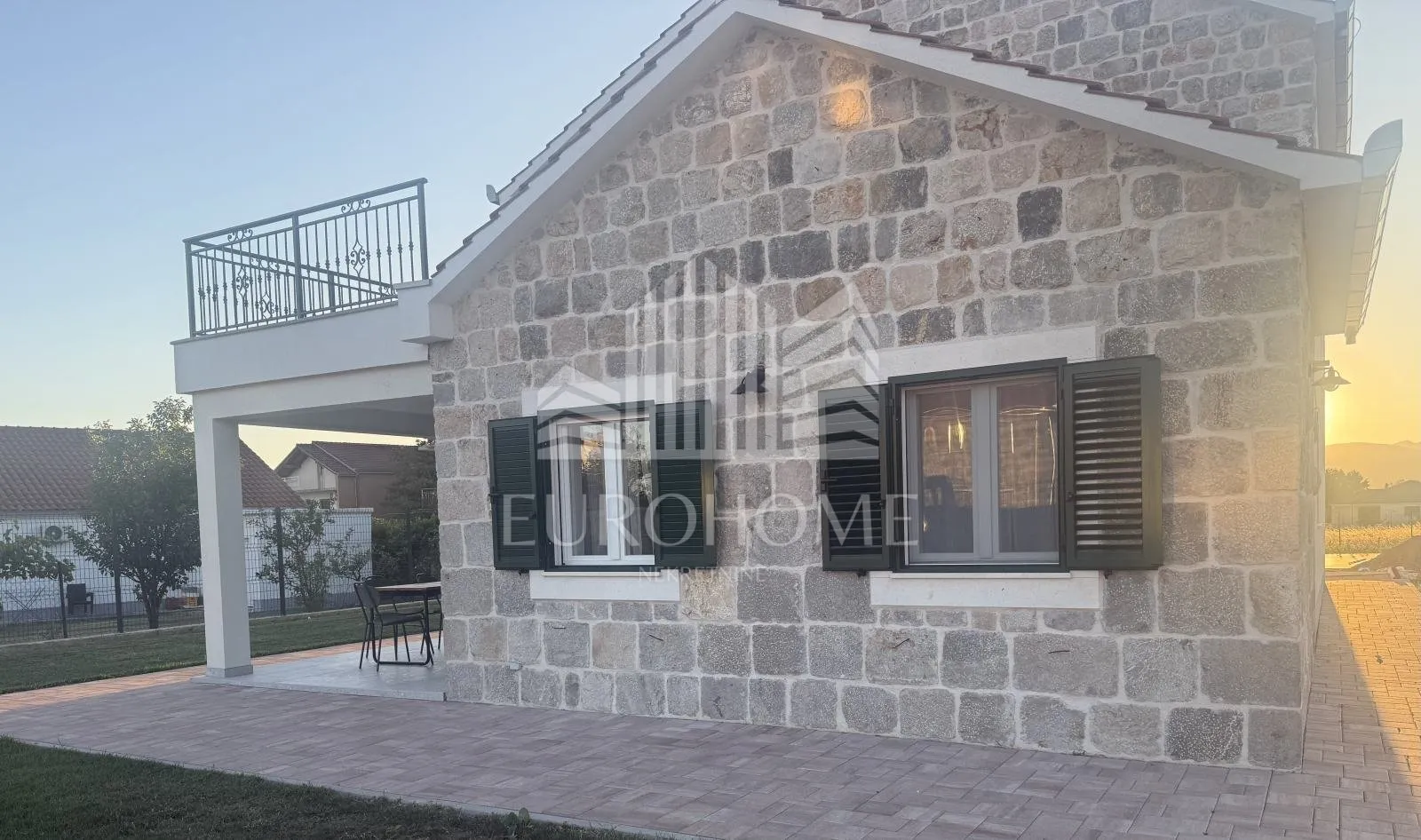 sinj, otok, najam nova kamena kuća, 200m2 - slika 18