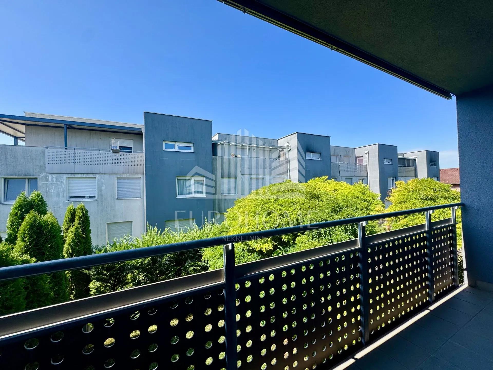 moderan dvosoban stan 61 m², lođa, parking, spremište - slika 16