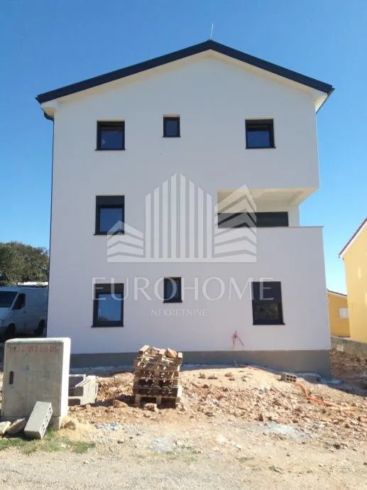 mandre-pag,4s stan,prizemlje s bazenom,200m od mora - slika 26