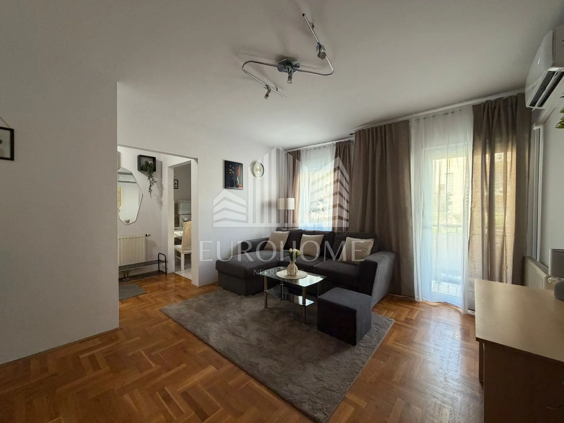stan 45 m² u mirnom okruženju – dostupan odmah - slika 2