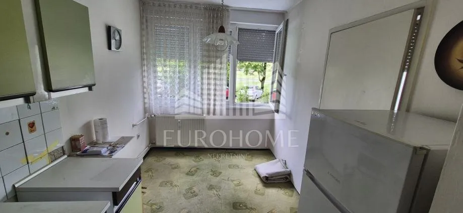 stan u centru sesveta, 72m2, odlična lokacija - slika 12