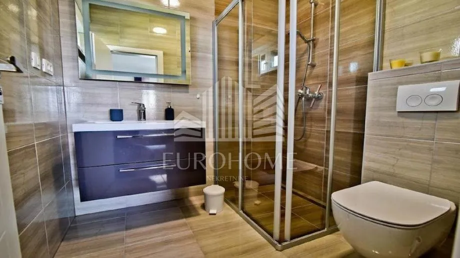 zadar, diklo, dugoročan najam 3 kata, 250m2 - slika 11