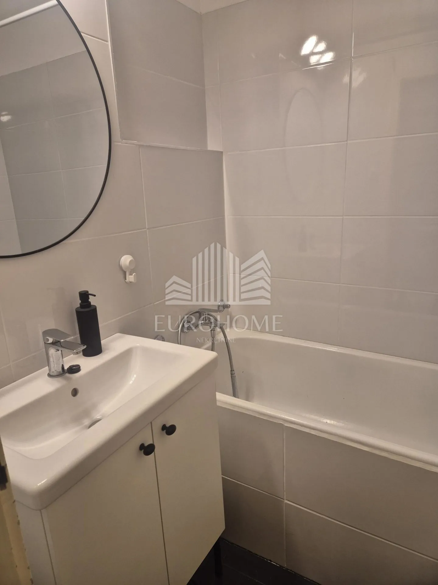 namješten dvosoban stan 60m2 - ferenščica - - slika 9