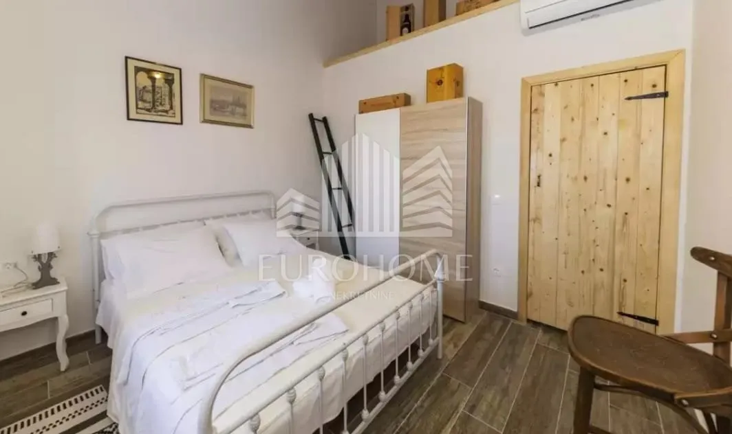 ždrelac, dalmatinska vila s bazenom, prvi red uz more - slika 17