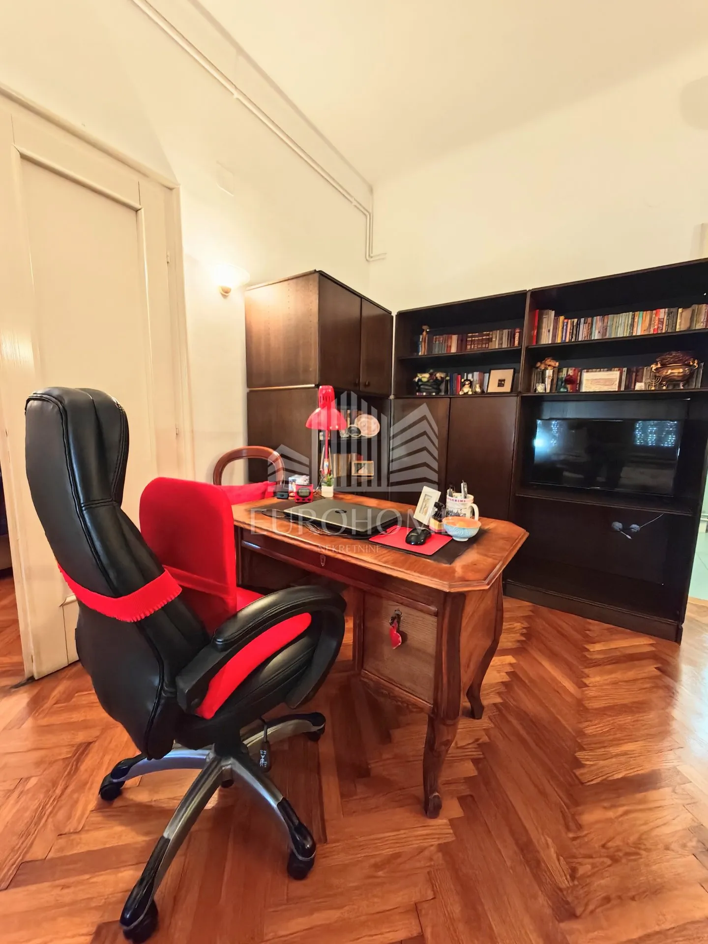 stan 165 m2 - centar - lift, ab kontrukcija, top lokacija - slika 11