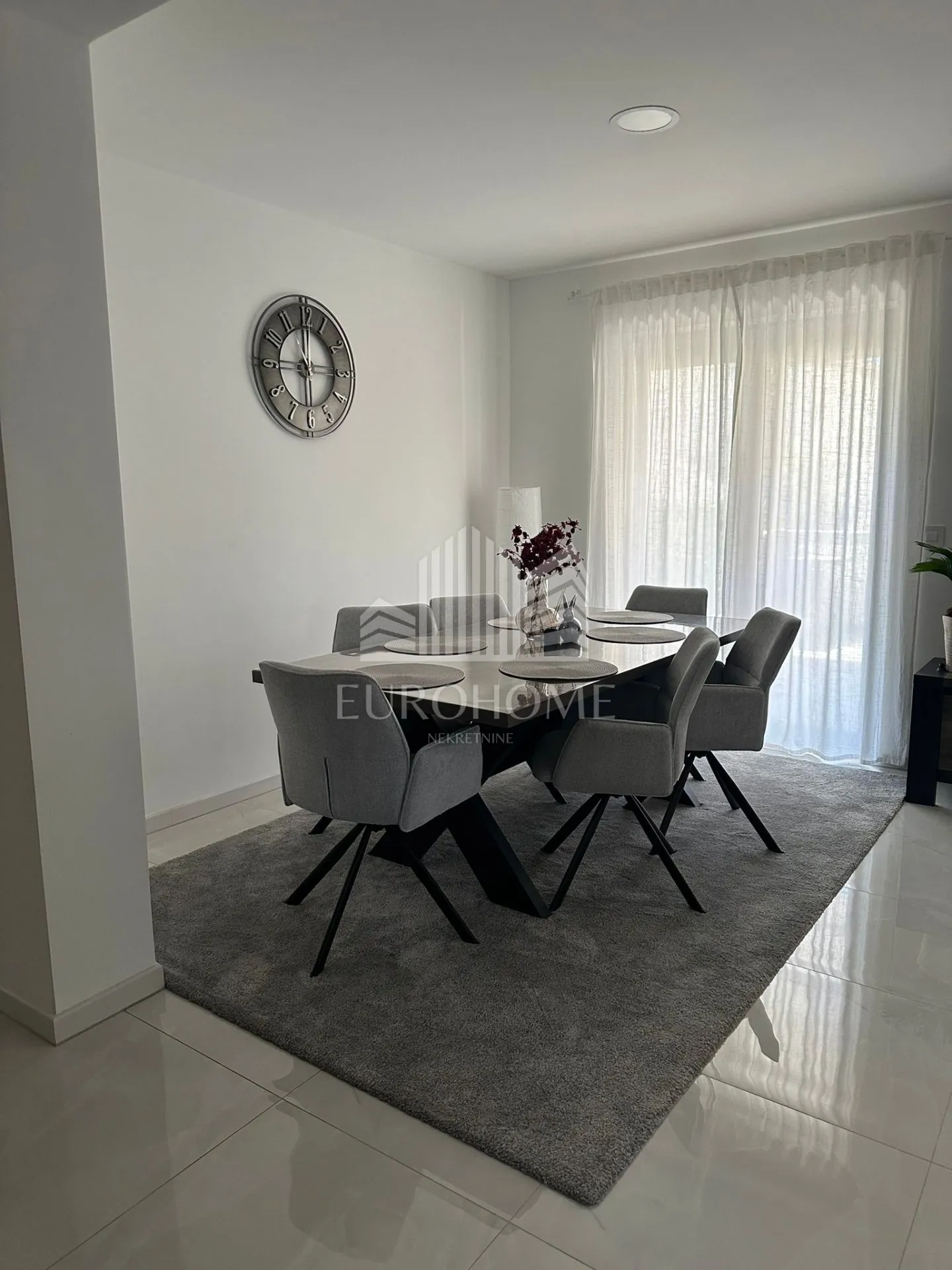 šibenik-vodice luksuzan kompletno namješten stan142.418m2 - slika 26