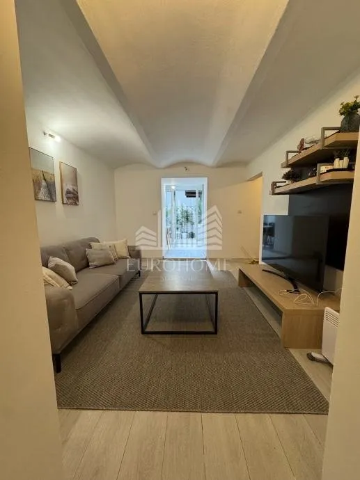 amruševa, dvosoban stan s loggiom i vrtom, 62 m2 - slika 2