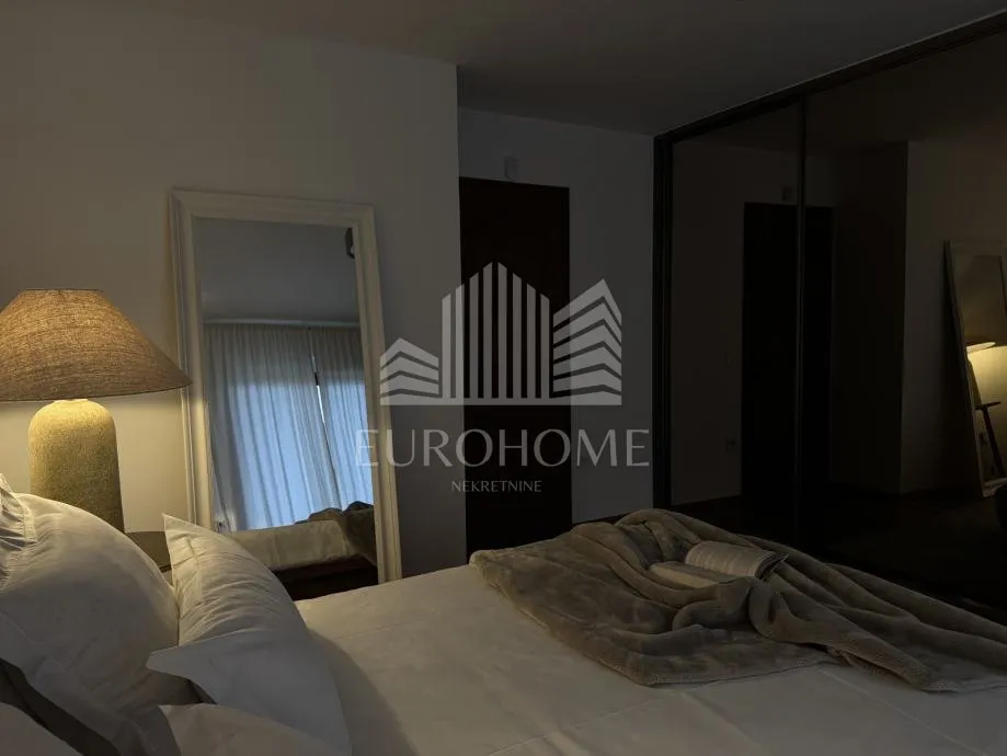 2350€/m2 potpuno namješten stan na tri etaže 201m2 - veliko polje - - slika 8