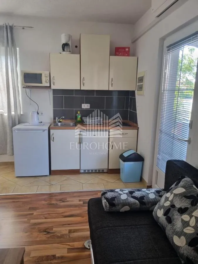 vir, uređena kuća sa 6 apartmana, 390m2 - slika 13