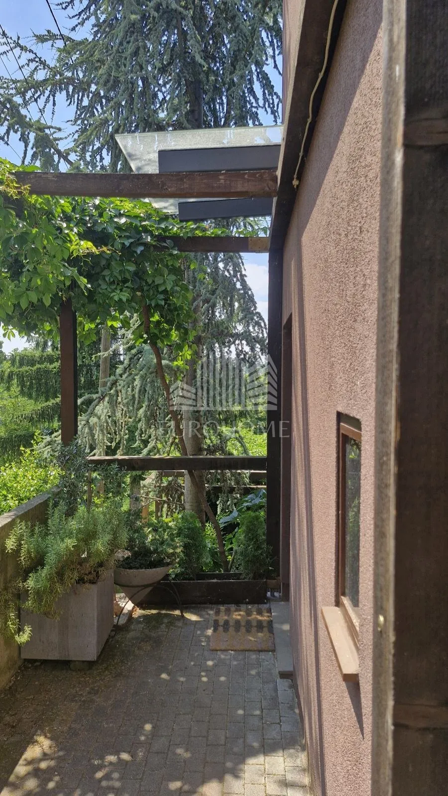 samostojeća kuća s 2 stana (110 m² + 58 m²), vrhovec - slika 18