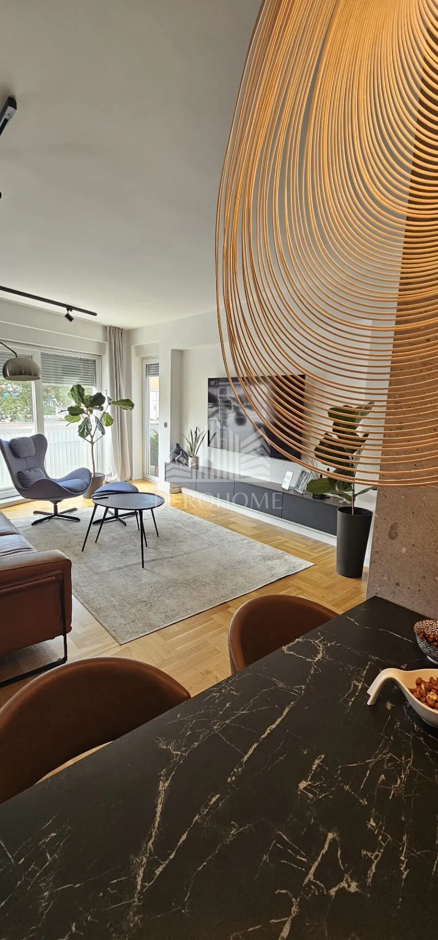 ZADAR, KOLOVARE- Dizajnerski uređen stan uz more, 76m2