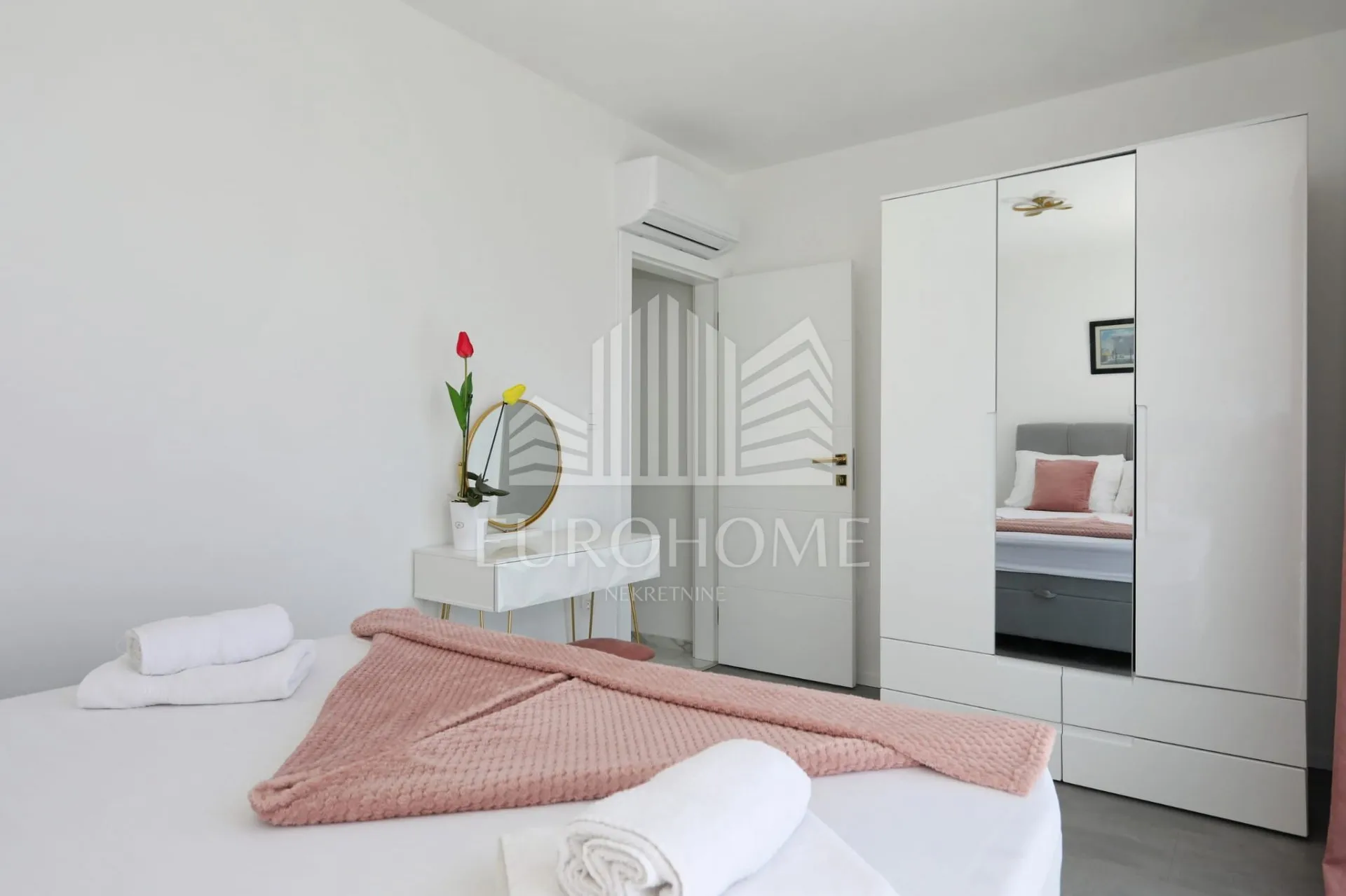 potpuno opremljena vila, privlaka (464 m2) - slika 33