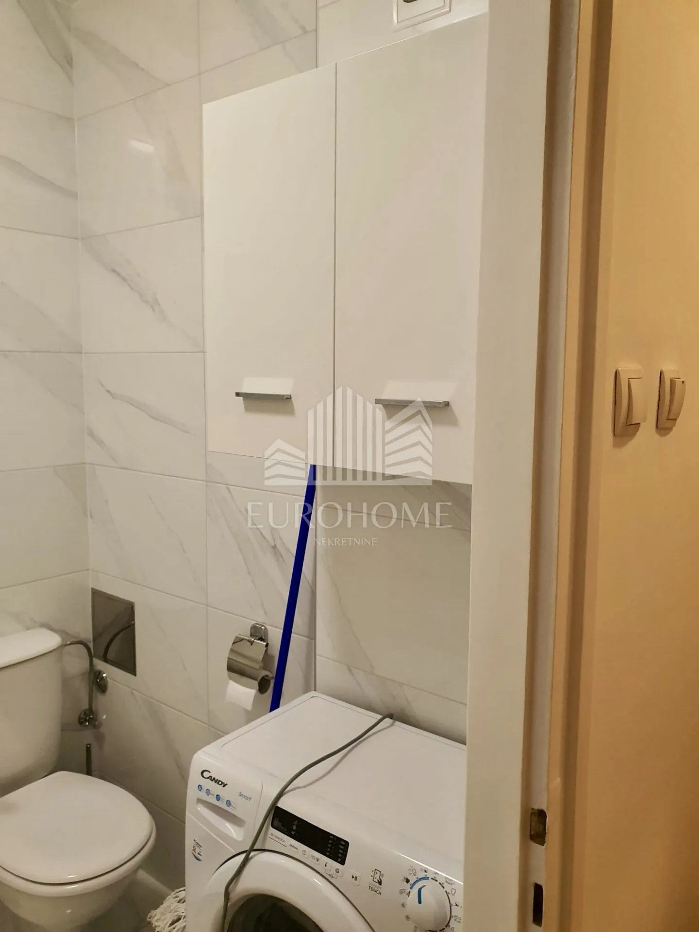 trosoban stan 55m2, svetice, namješten - slika 3