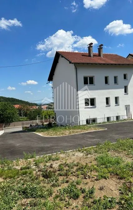 gračani, stambena zgrada sa četiri stana i parking - slika 2