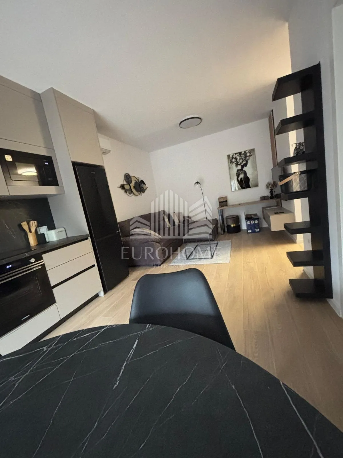 stan 45 m², novogradnja, garaža, balkon, najam - slika 7