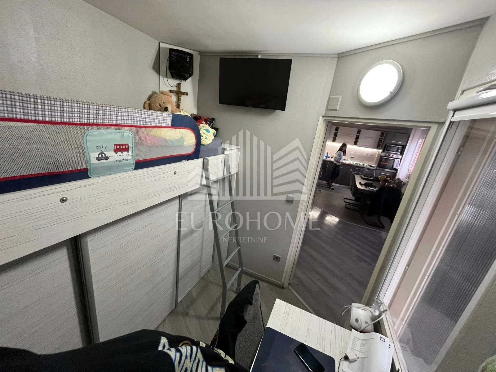 3-soban stan s lođom, sloboština, 56 m2 - slika 5