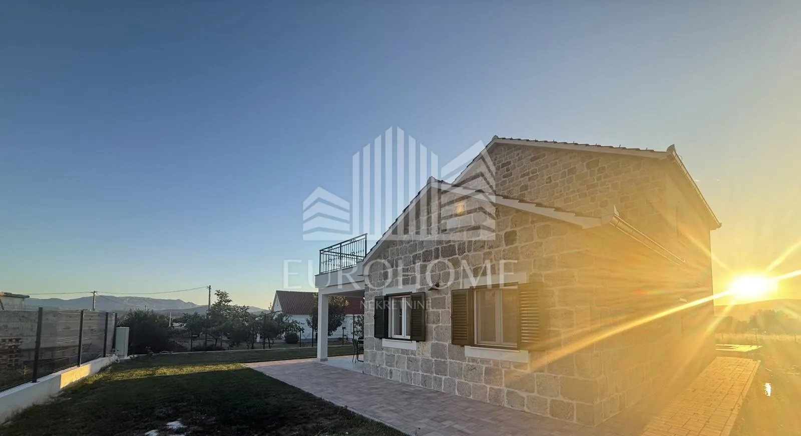 sinj, otok, najam nova kamena kuća, 200m2 - slika 10