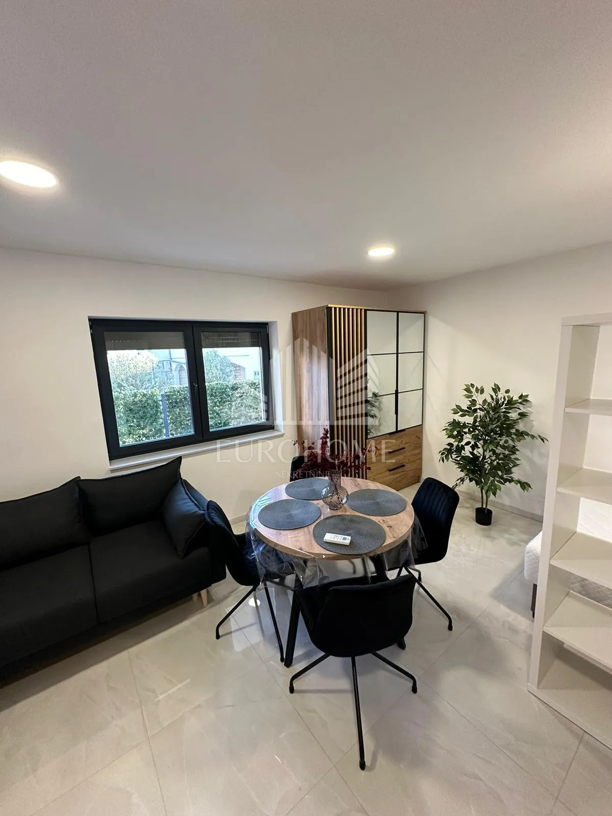 šibenik-vodice luksuzan kompletno namješten stan142.418m2 - slika 10