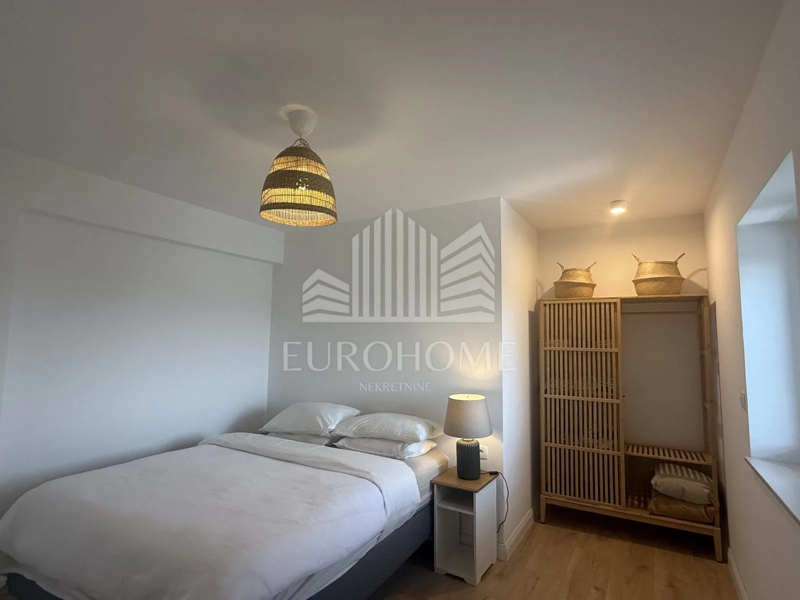 sinj, otok, najam nova kamena kuća, 200m2 - slika 3
