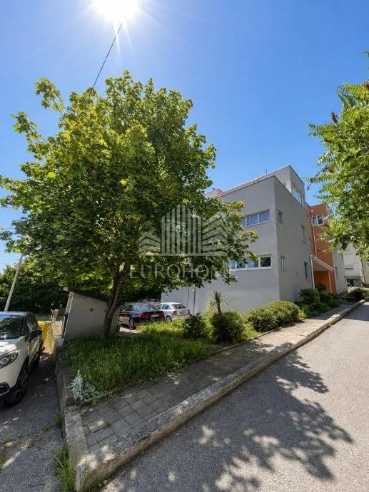 maksimir - moderan 2s stan s velikom terasom i 2 parkirna mjesta bruto-106,5m2 - slika 14