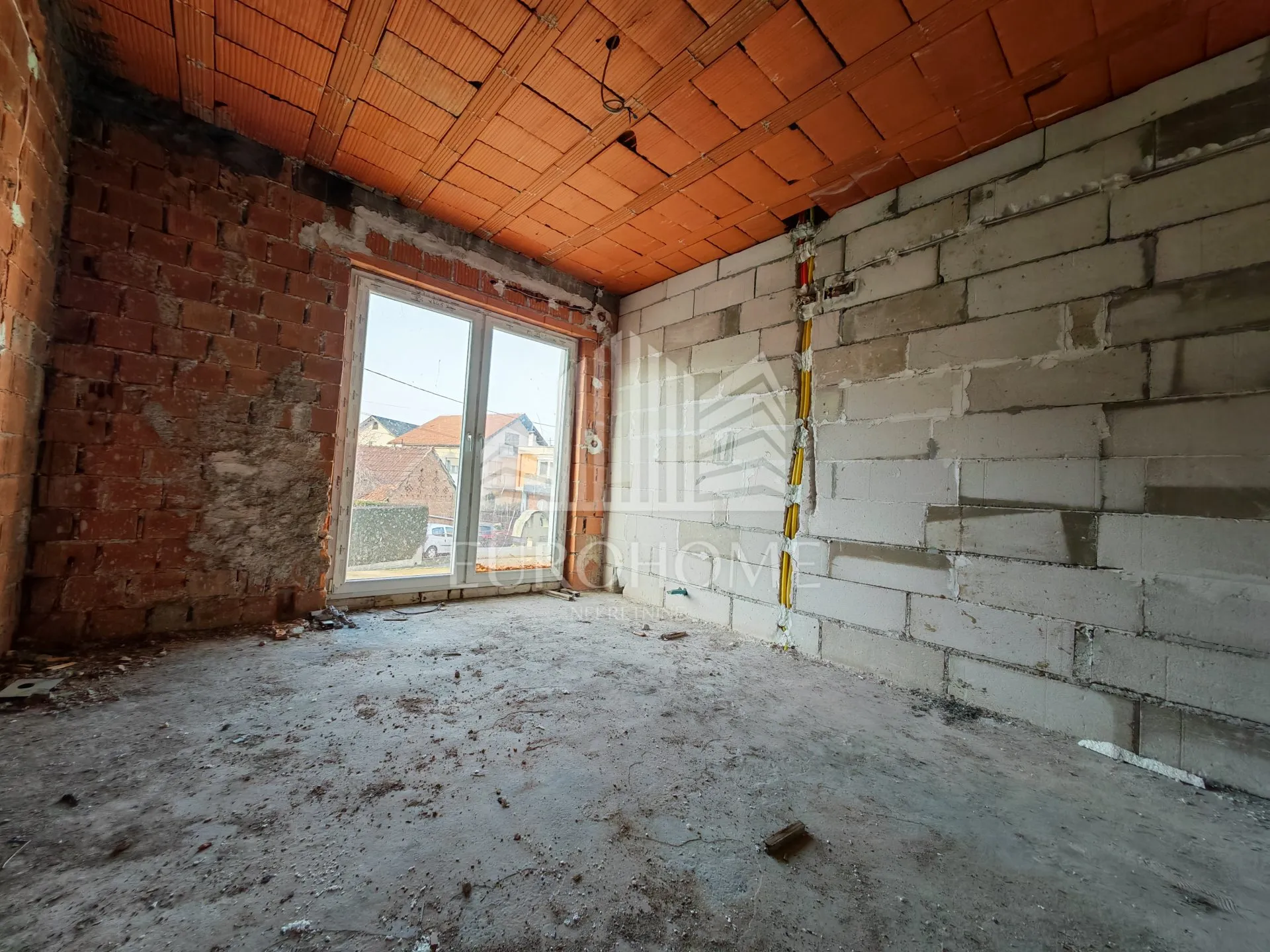 kuća 300m2 - 3 stana - oporovec - slika 6