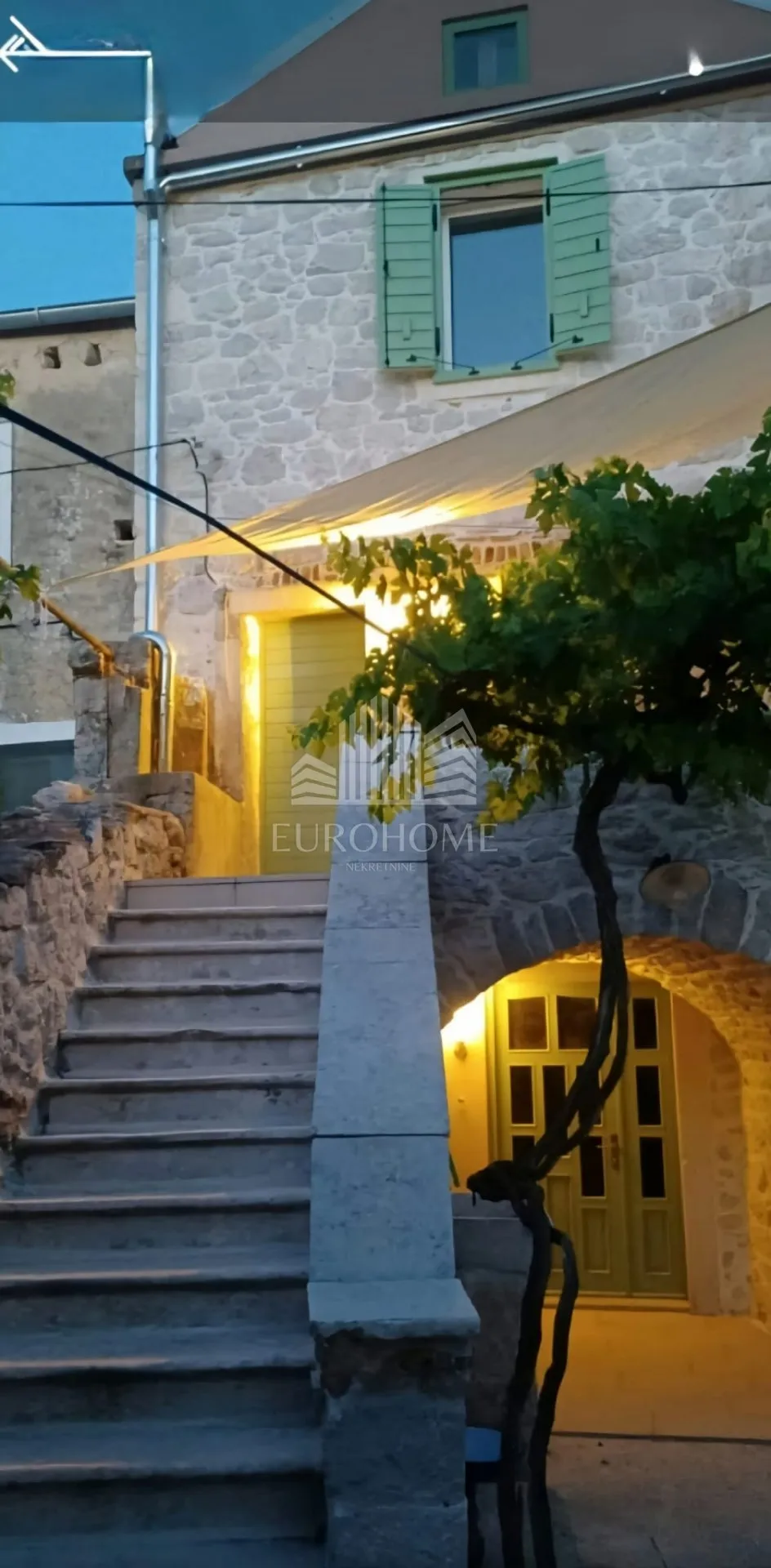 PRILIKA!!Veli iž, Novouređena kamena kuća u konzervatorski zaštićenim dvorima - Veli Iž, Zadar