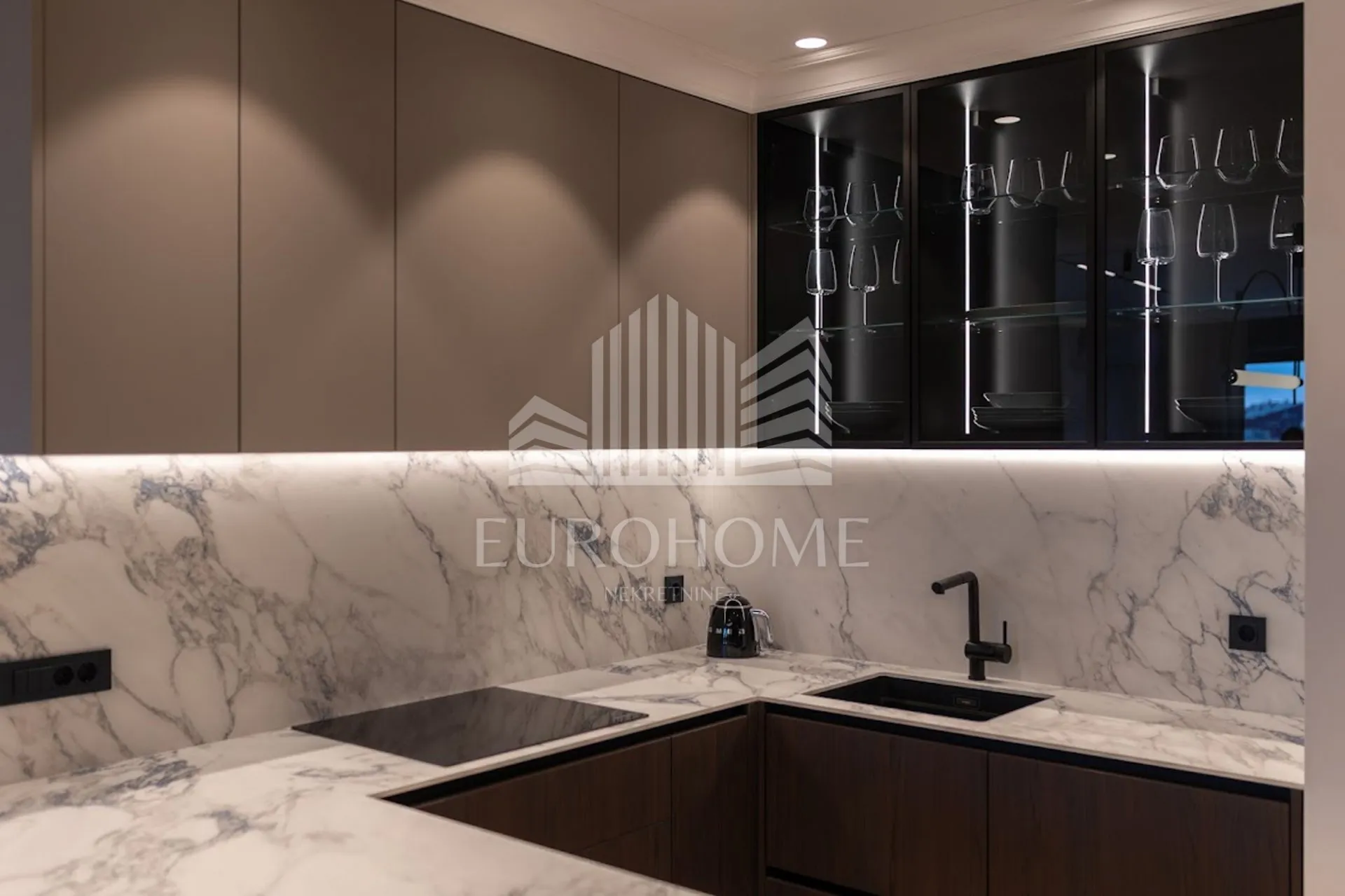 penthouse 191,40m²+107m² terasa, zagrebačka cesta - slika 13