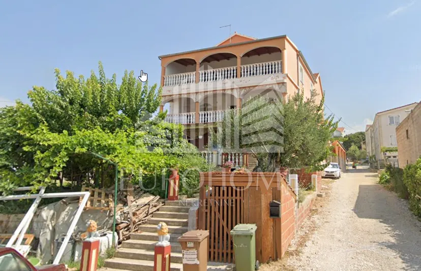 pakoštane, hostel sa 26 apartmana - slika 2
