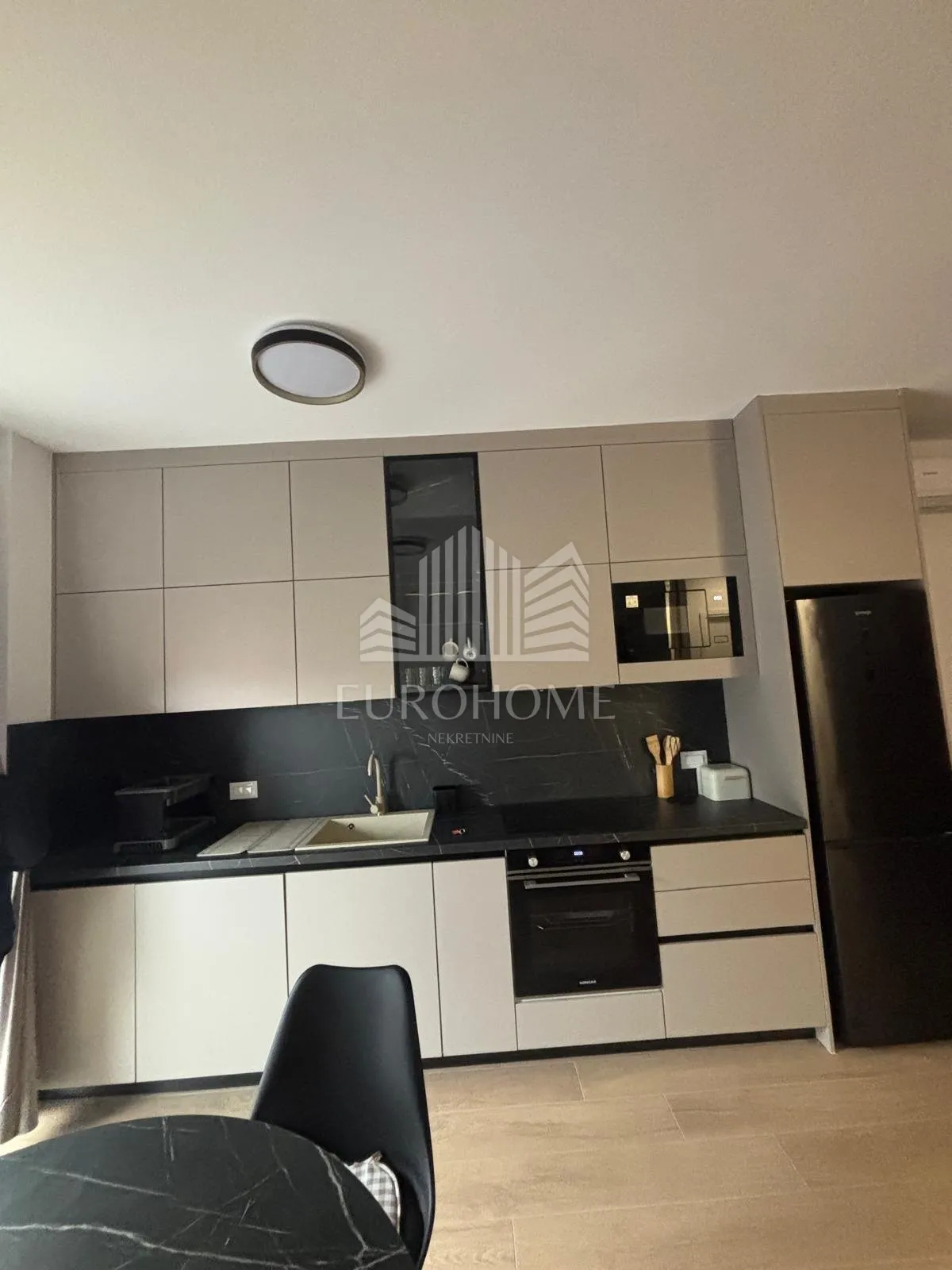stan 45 m², novogradnja, garaža, balkon, najam - slika 6
