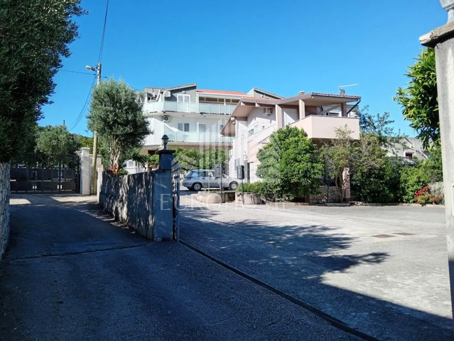 split, slatine, dvije ville uz more s apartmanima, 756m2 - slika 3