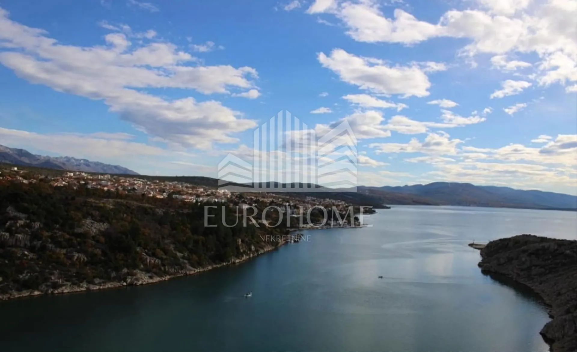 maslenica-kuća s 4apartmana+ugos.objekt,1. red do mora,550m2 - slika 16
