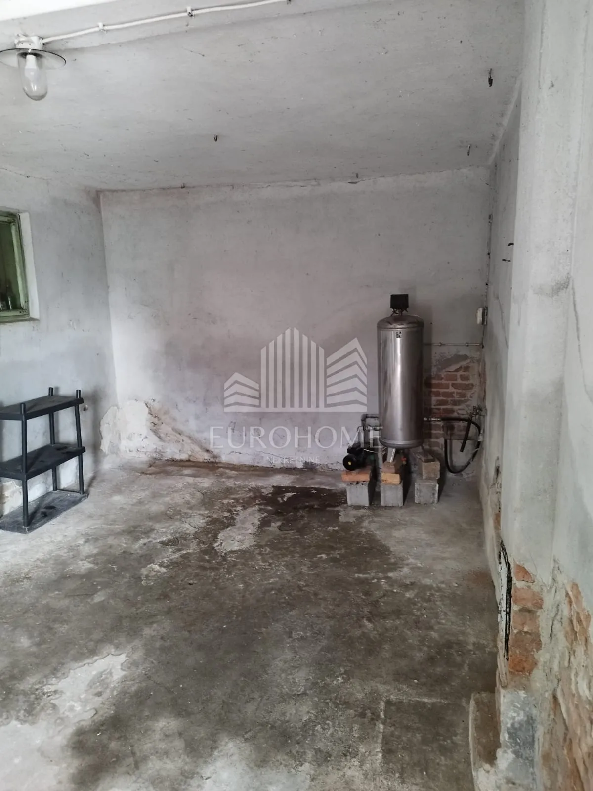 kuća za adaptaciju ,okućnica 500m 2 i zemljište 1584 m2 - slika 14