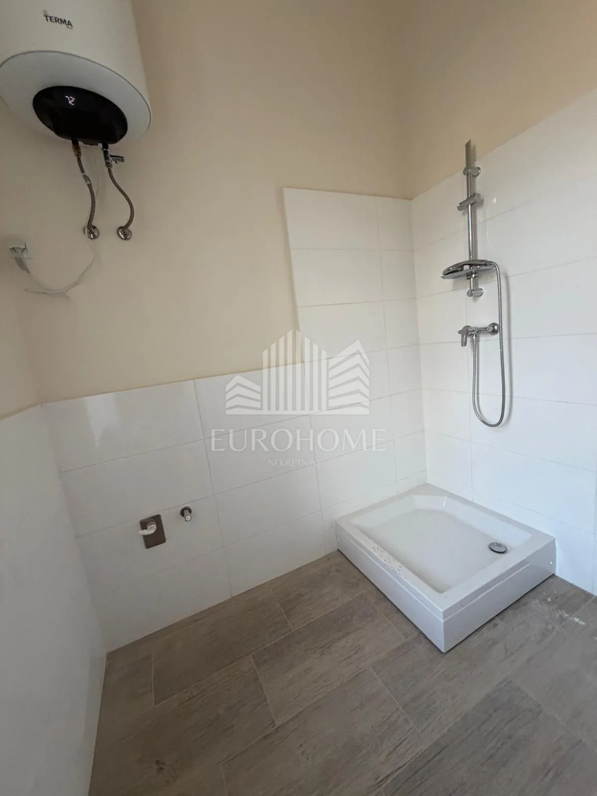 najam za radnike(max70) zgrada 7 stanova,medveščak, 19 €/m2 - slika 14