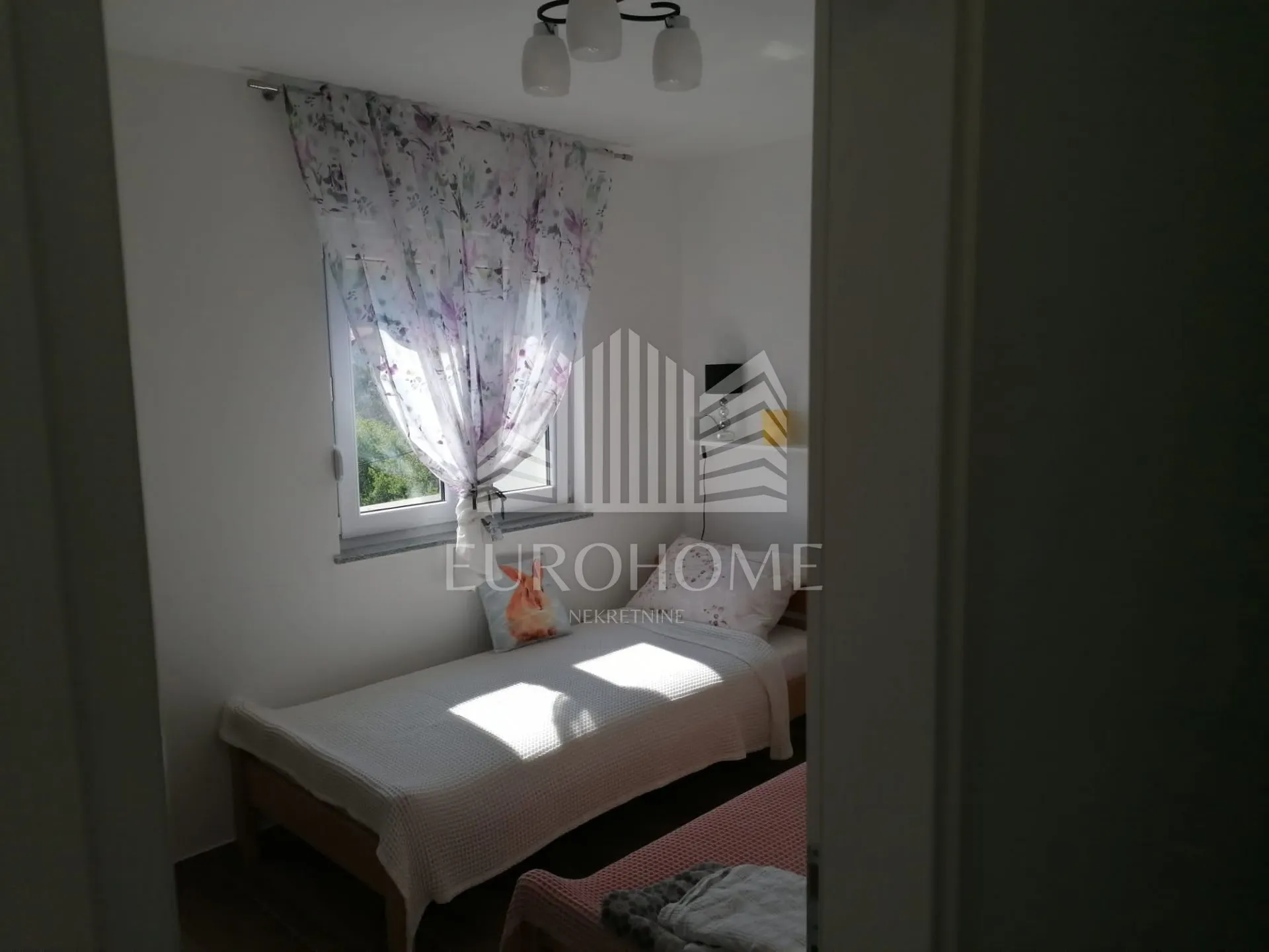 divan 4s stan 80m2 + vpm/terasa, kraj/pašman - slika 11