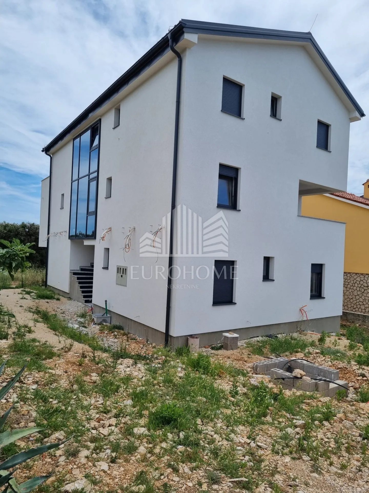 mandre-pag,4s stan,prizemlje s bazenom,200m od mora - slika 3
