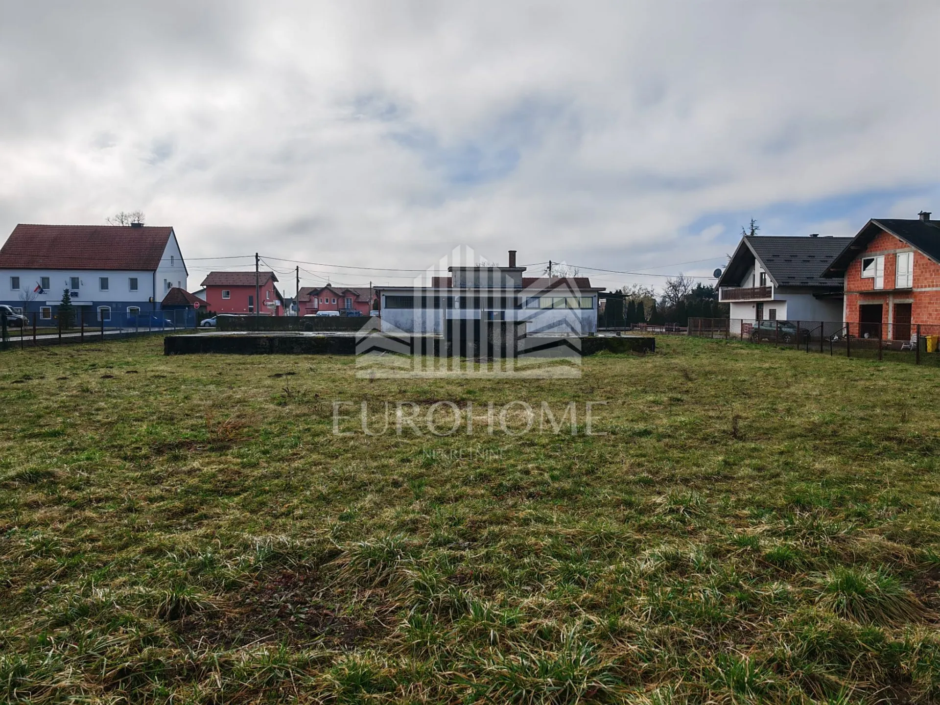 građevinsko zemljište 2500 m2 gbp, laduč-centar - slika 9