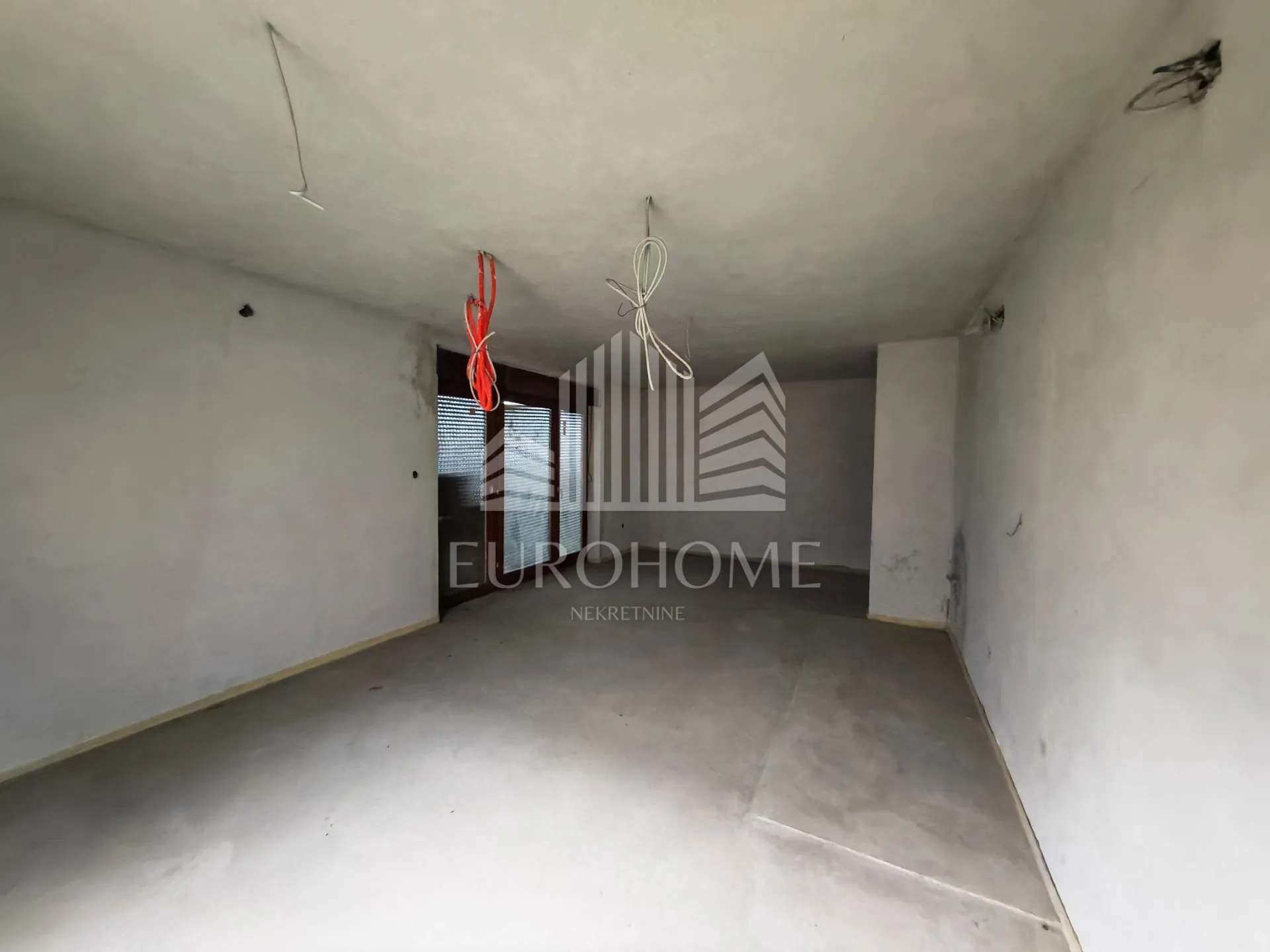 kuća 763€/m2- 4-6 stambenih jedinica,485 m2, velika mlaka - slika 2