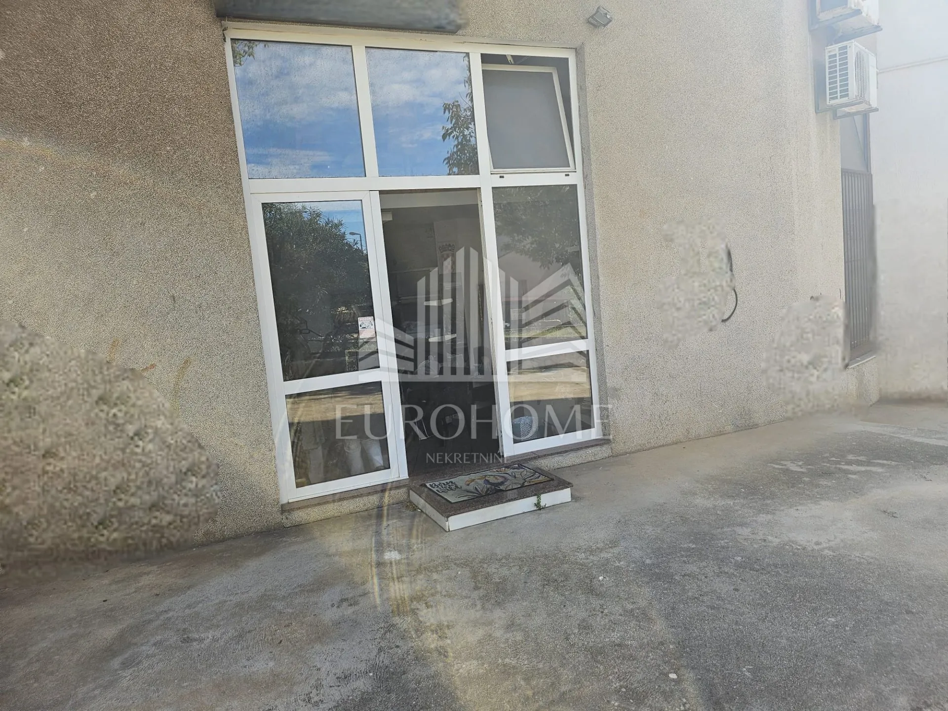 Prilika! Poslovni prostor u prizemlju, Petrići, 57m2+galerija! - Zadar