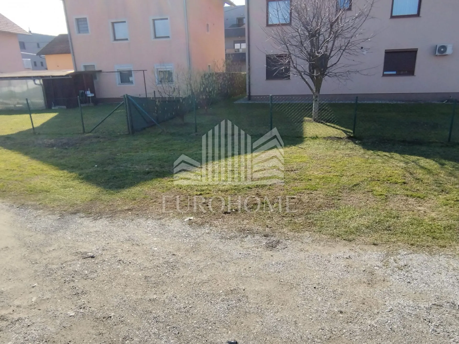 kuća sa dva stana svaki 100 m2, okućnica 700 m2, klara - slika 9