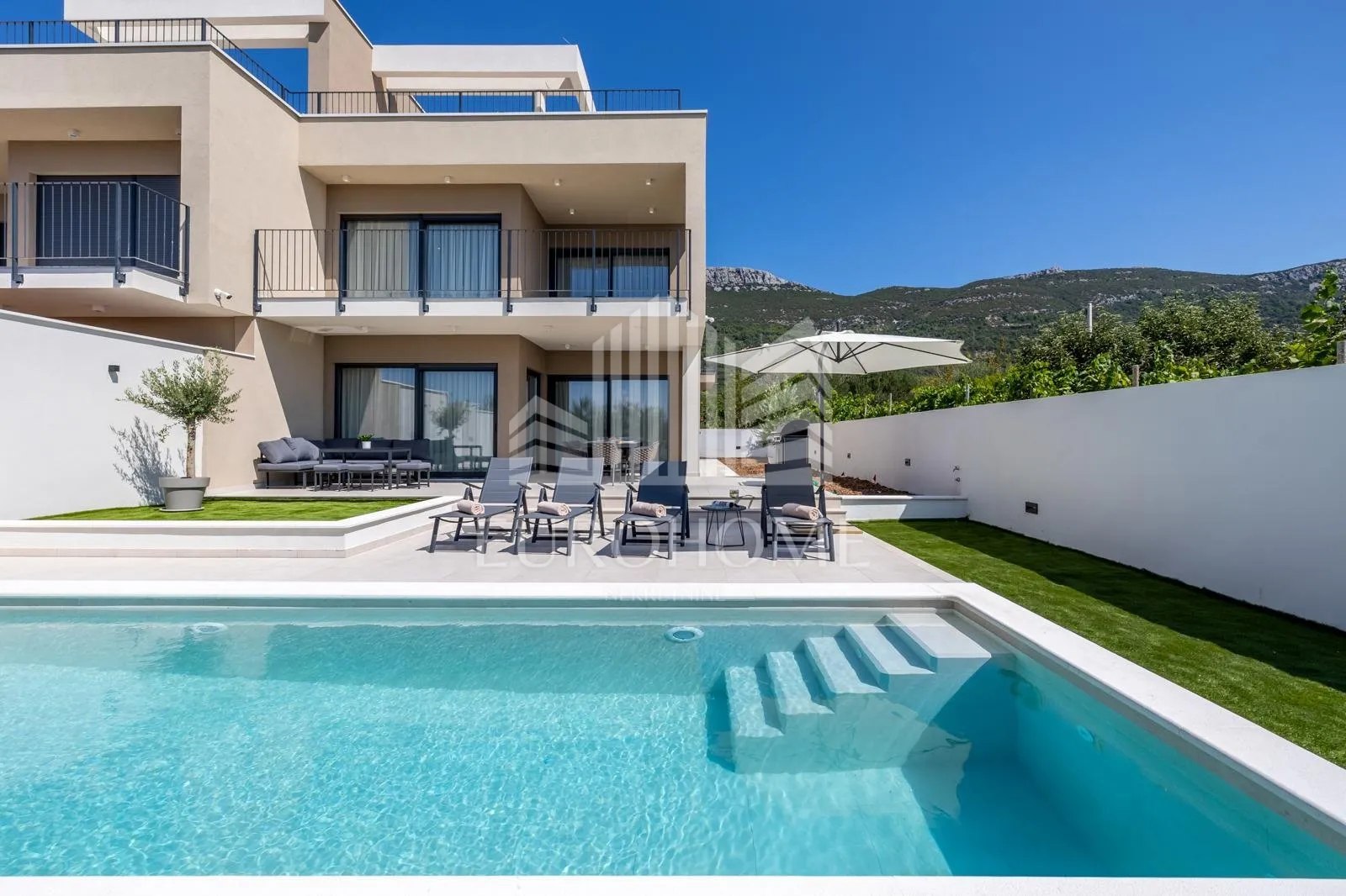 split, luxury villa, for 6 months or one year rent - slika 4