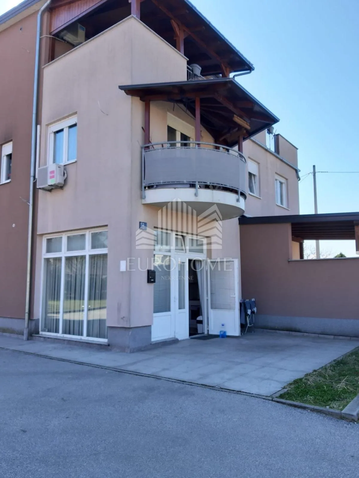 poslovni prostor pogodan za stanovanje - slika 2