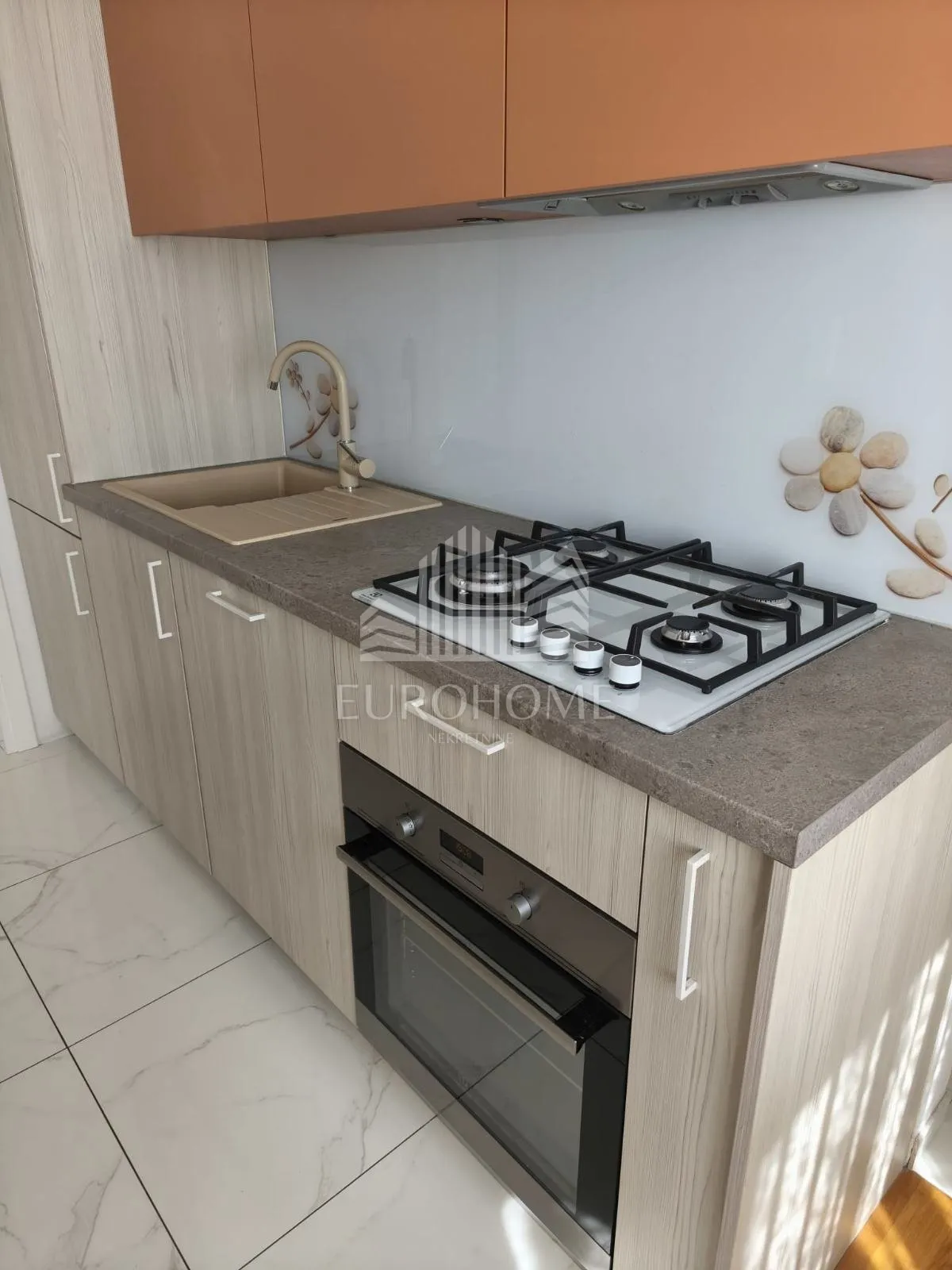 prvi najam 3-sobni stan 49 m², novogradnja, balkon i parking - slika 4