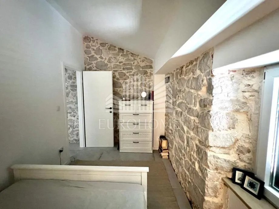 prilika ! novouređena kamena kuća, veli iž, 125,00 m2 - slika 9