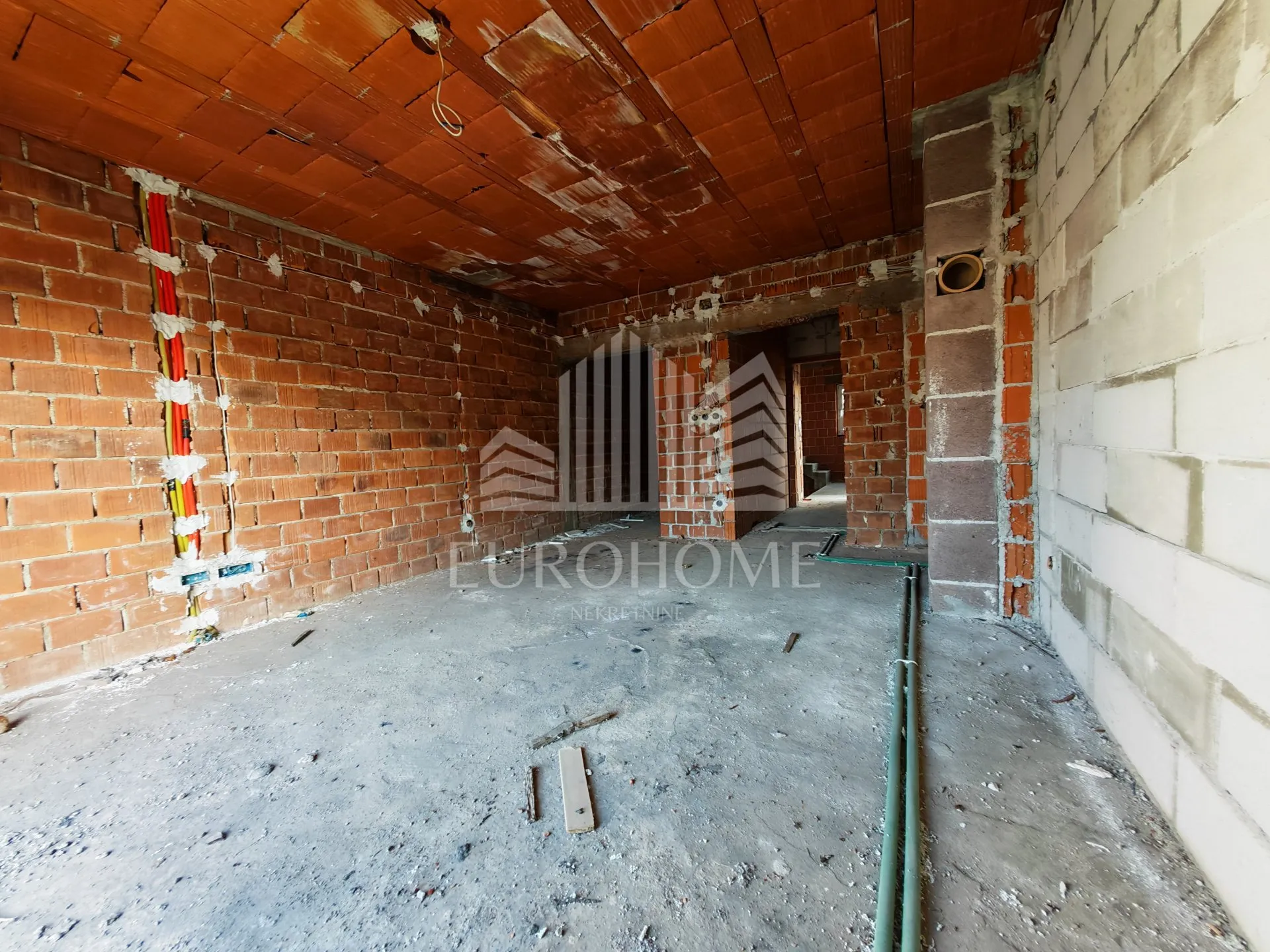 kuća 300m2 - 3 stana - oporovec - slika 3