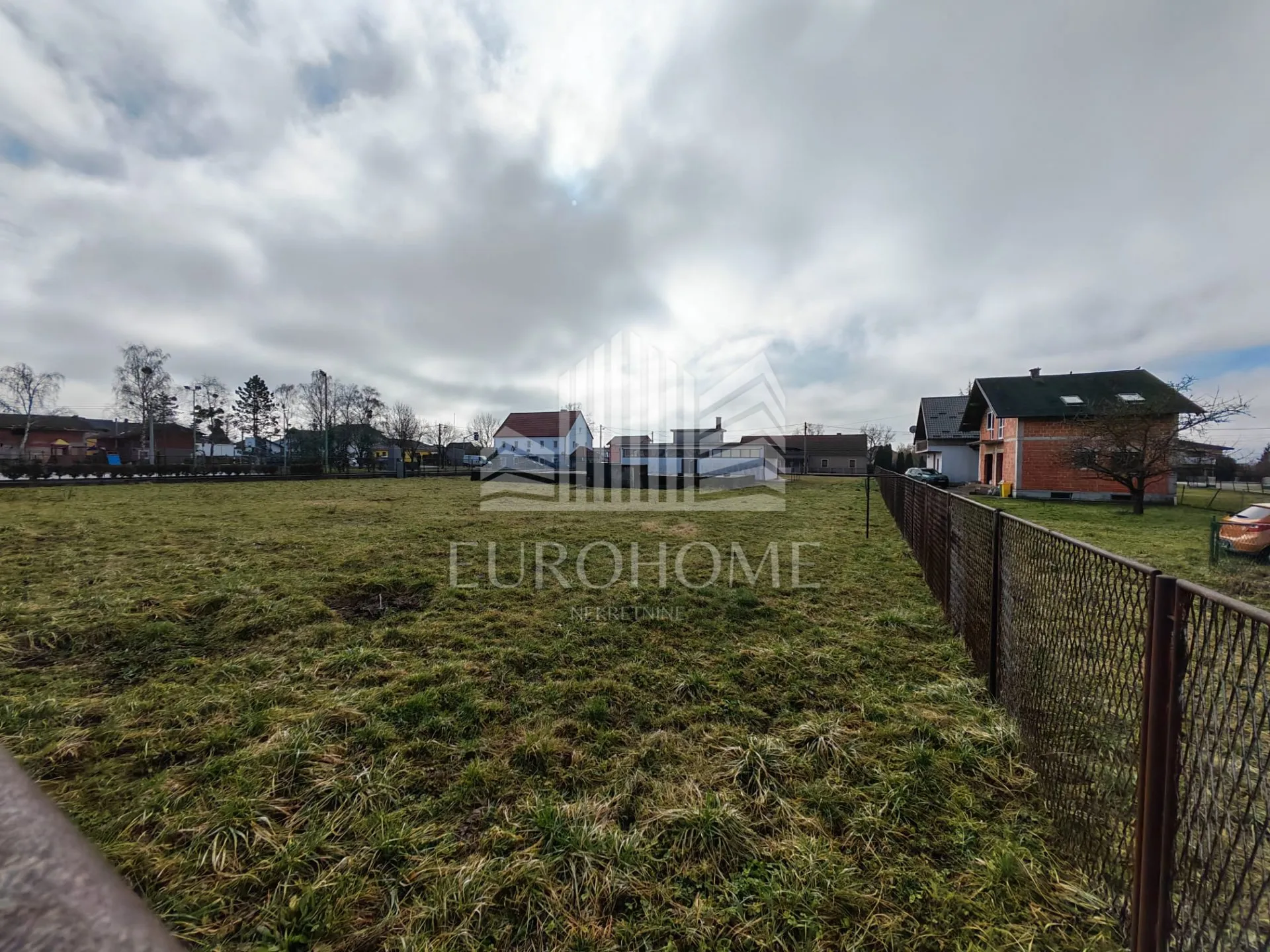 građevinsko zemljište 2500 m2 gbp, laduč-centar - slika 7