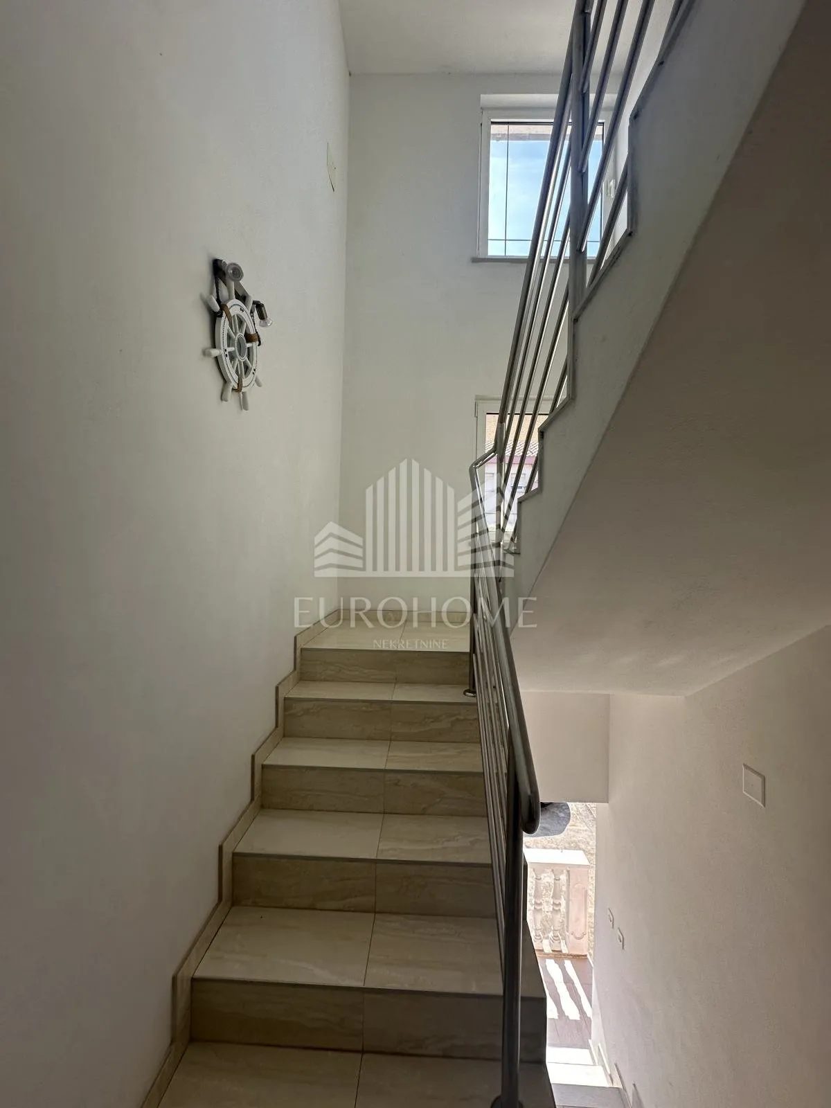 zadar- četverosoban stan,130.00 m2, cjelogodišnji najam - slika 5