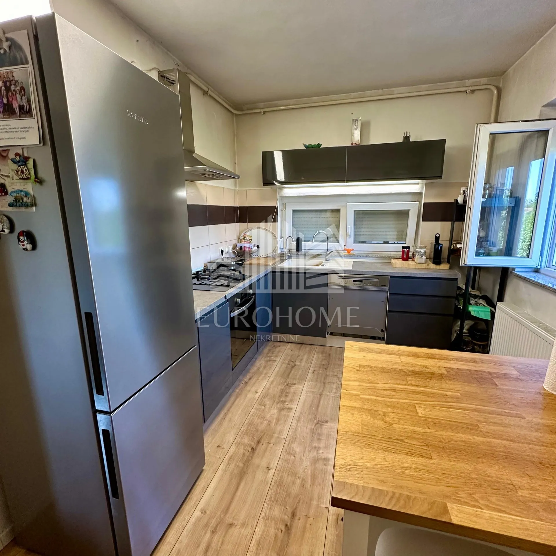 prekrasna moderno uređena kuća u oazi mira – rugvica, 253 m² - slika 13