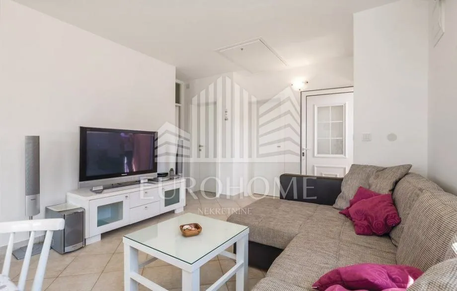 povljana, pag, kuća s dva odvojena apartmana 200 m2 - slika 3